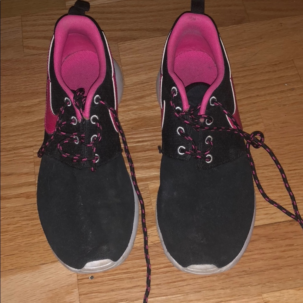 Black/pink roshes